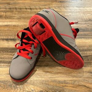 Men’s (9 US) Heelys, excellent condition